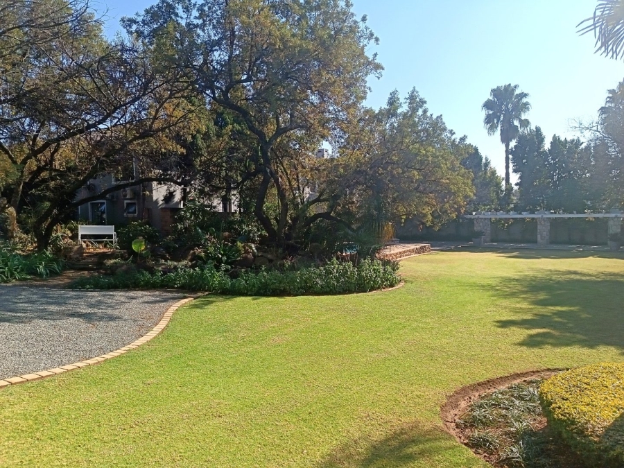 5 Bedroom Property for Sale in Silver Lakes Golf Estate Gauteng