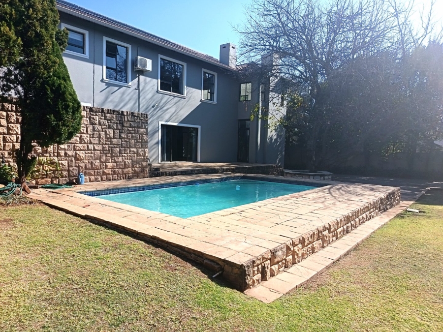 5 Bedroom Property for Sale in Silver Lakes Golf Estate Gauteng