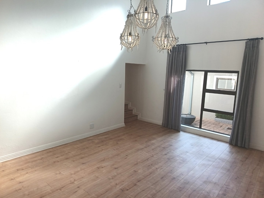 5 Bedroom Property for Sale in Silver Lakes Golf Estate Gauteng