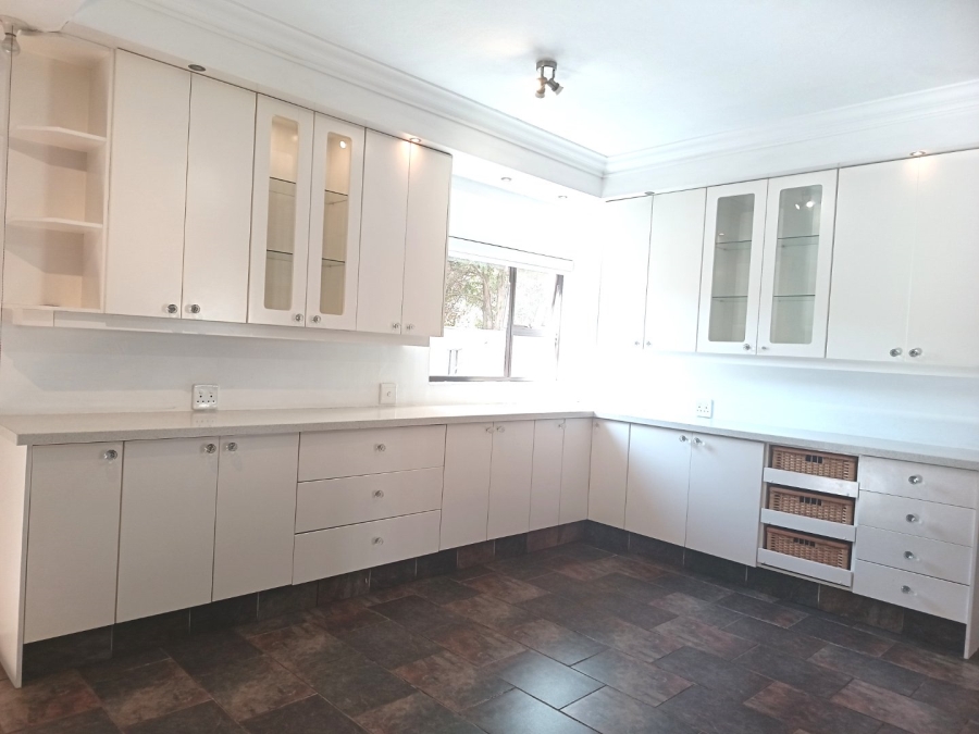 5 Bedroom Property for Sale in Silver Lakes Golf Estate Gauteng