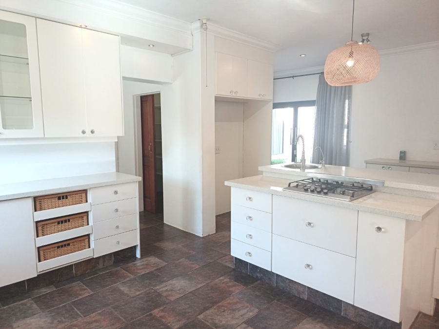 5 Bedroom Property for Sale in Silver Lakes Golf Estate Gauteng