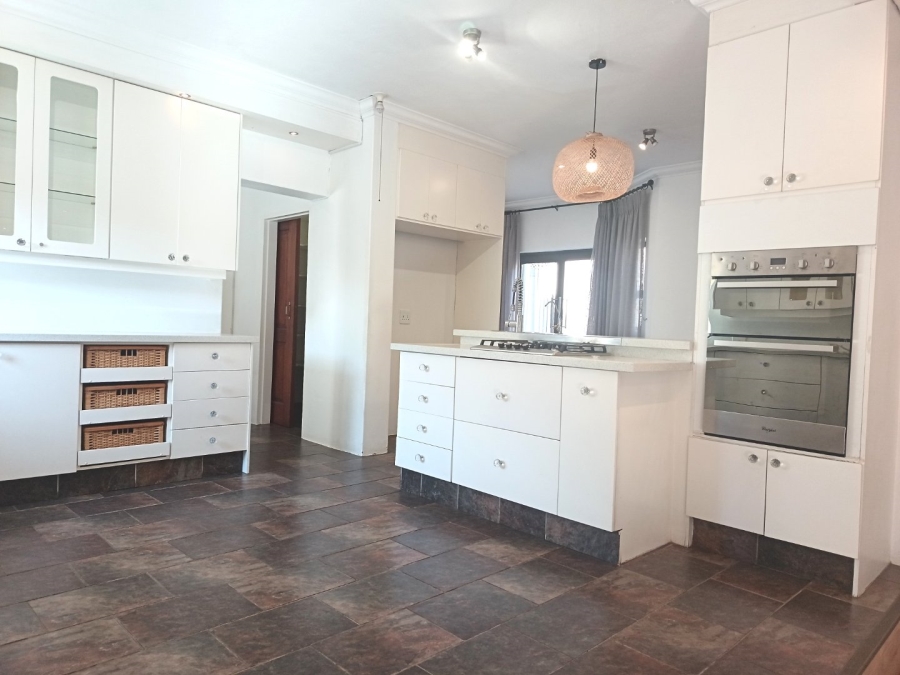 5 Bedroom Property for Sale in Silver Lakes Golf Estate Gauteng