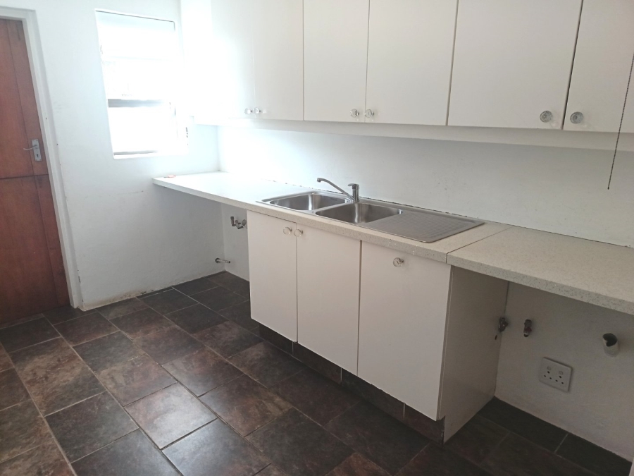 5 Bedroom Property for Sale in Silver Lakes Golf Estate Gauteng