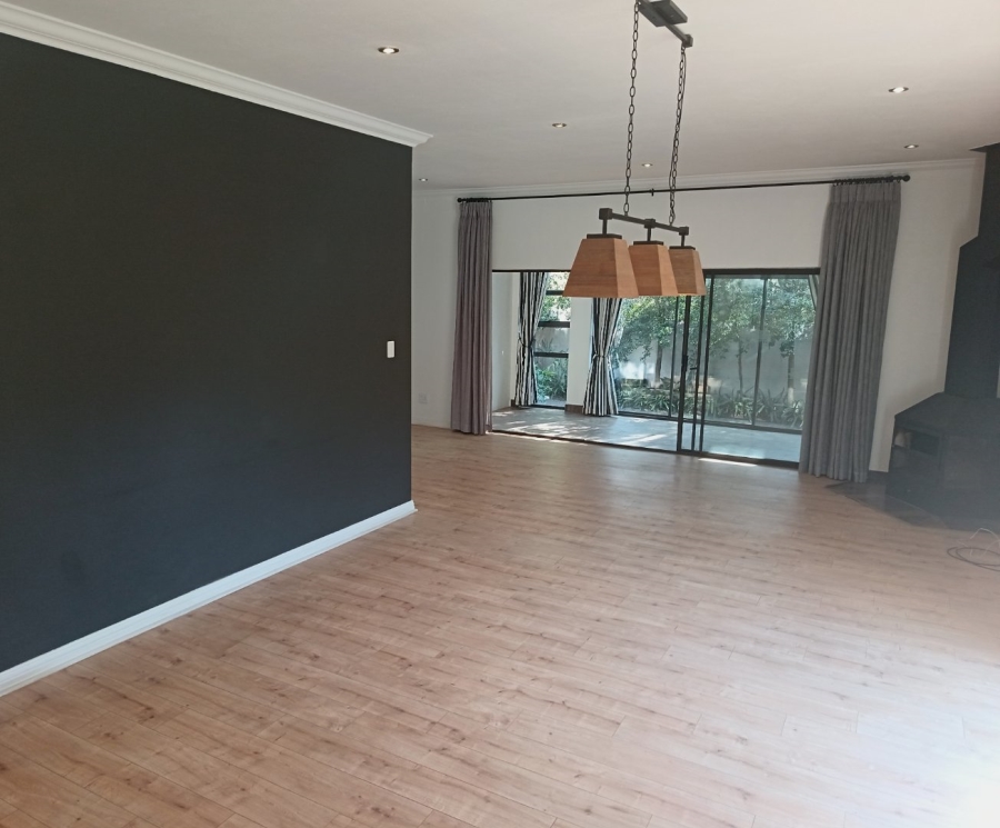 5 Bedroom Property for Sale in Silver Lakes Golf Estate Gauteng