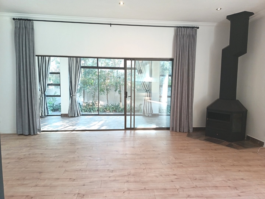 5 Bedroom Property for Sale in Silver Lakes Golf Estate Gauteng