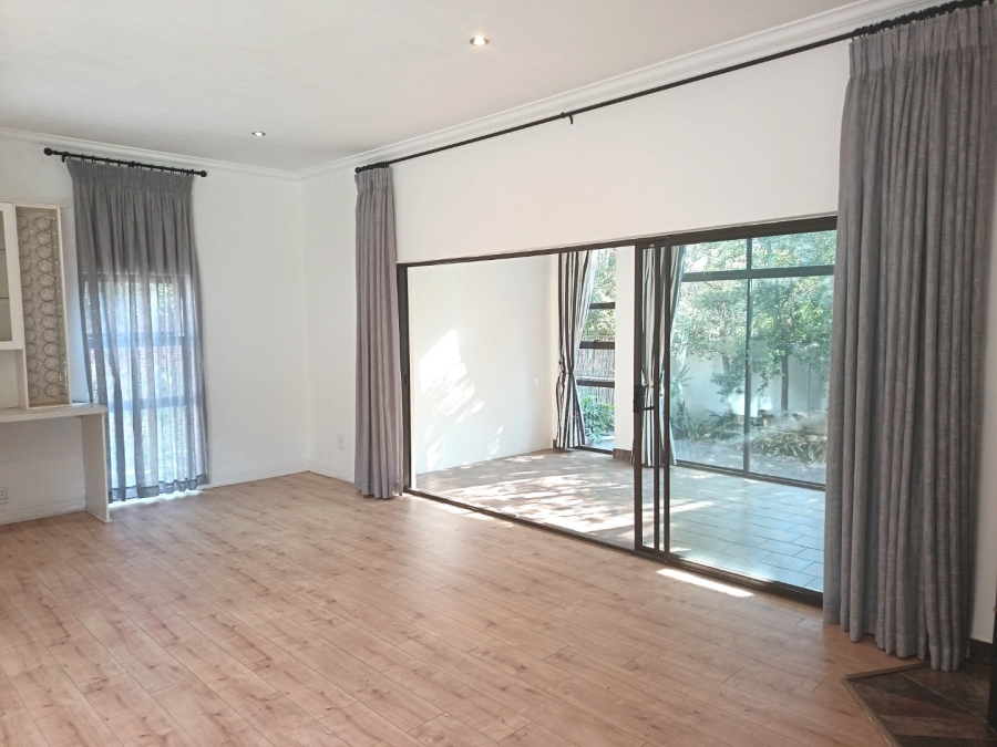 5 Bedroom Property for Sale in Silver Lakes Golf Estate Gauteng