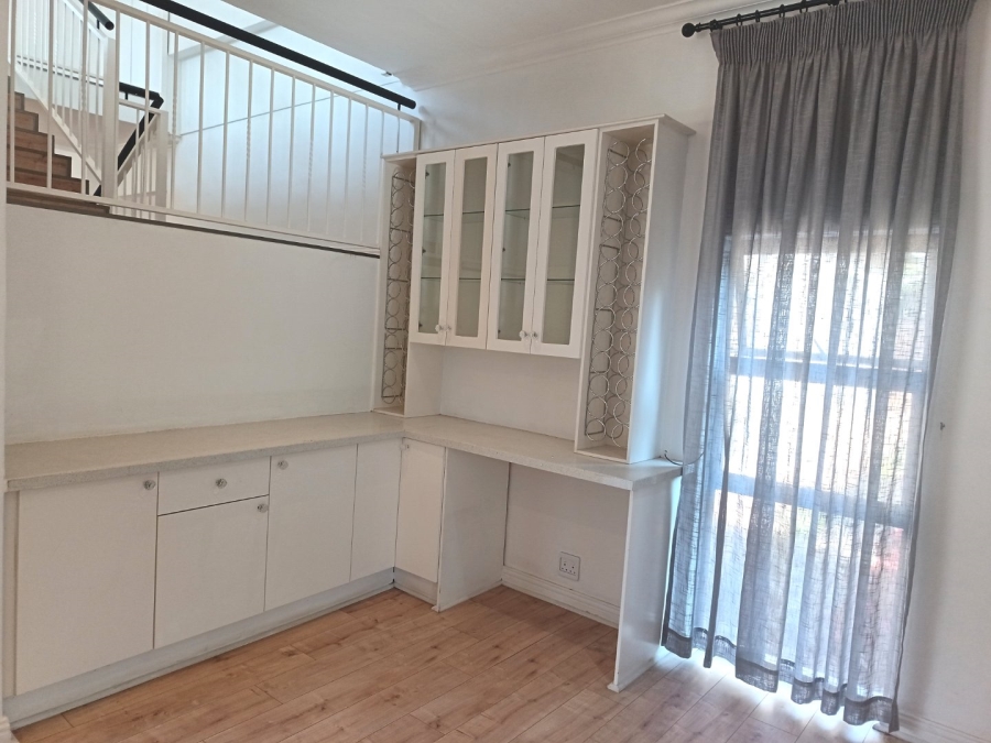 5 Bedroom Property for Sale in Silver Lakes Golf Estate Gauteng