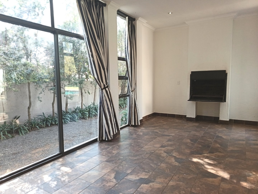 5 Bedroom Property for Sale in Silver Lakes Golf Estate Gauteng
