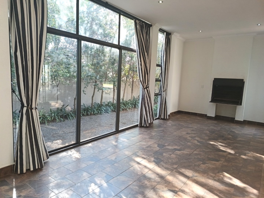 5 Bedroom Property for Sale in Silver Lakes Golf Estate Gauteng