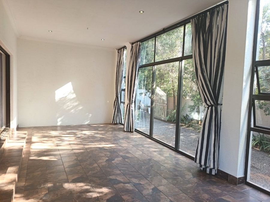 5 Bedroom Property for Sale in Silver Lakes Golf Estate Gauteng