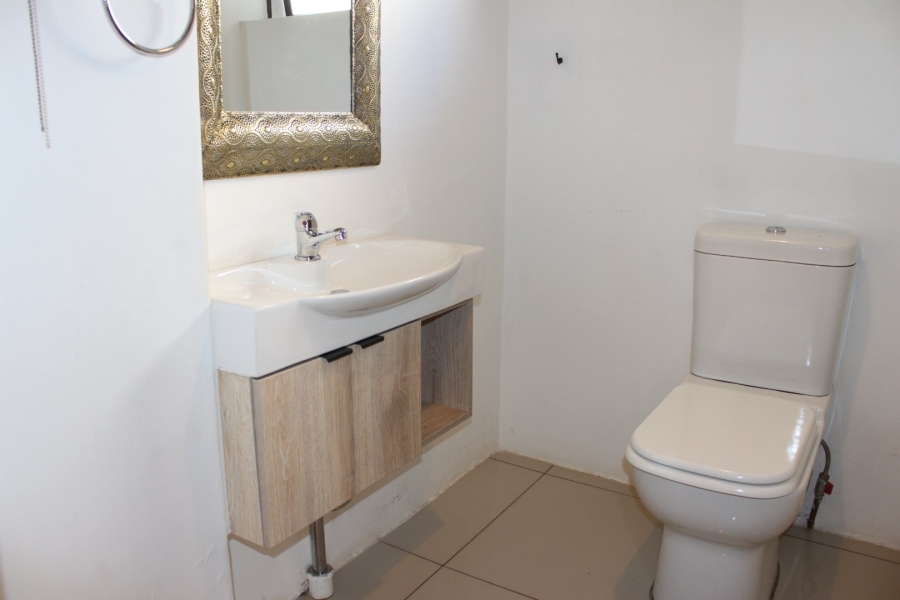 5 Bedroom Property for Sale in Silver Lakes Golf Estate Gauteng