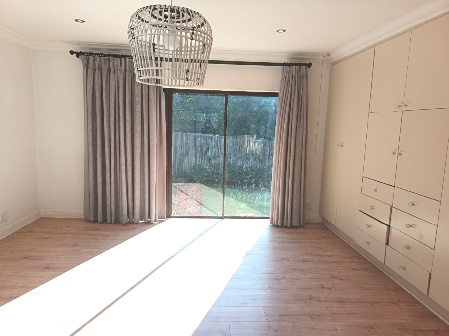 5 Bedroom Property for Sale in Silver Lakes Golf Estate Gauteng