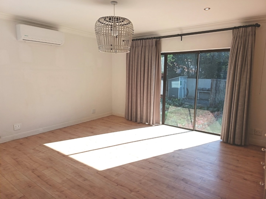 5 Bedroom Property for Sale in Silver Lakes Golf Estate Gauteng