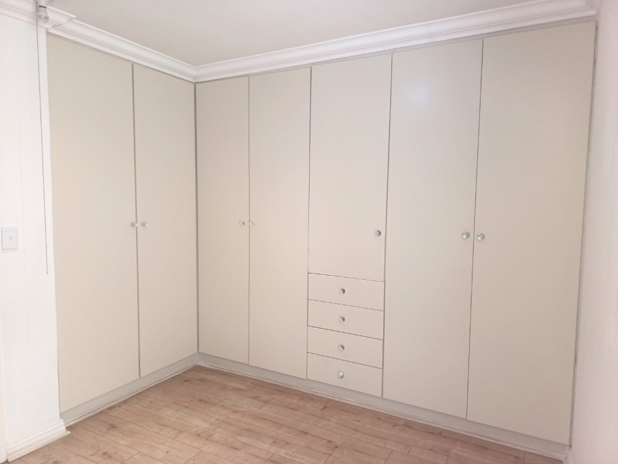 5 Bedroom Property for Sale in Silver Lakes Golf Estate Gauteng