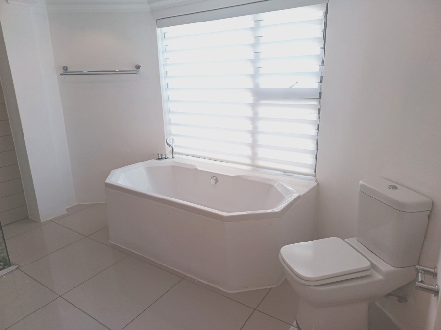 5 Bedroom Property for Sale in Silver Lakes Golf Estate Gauteng