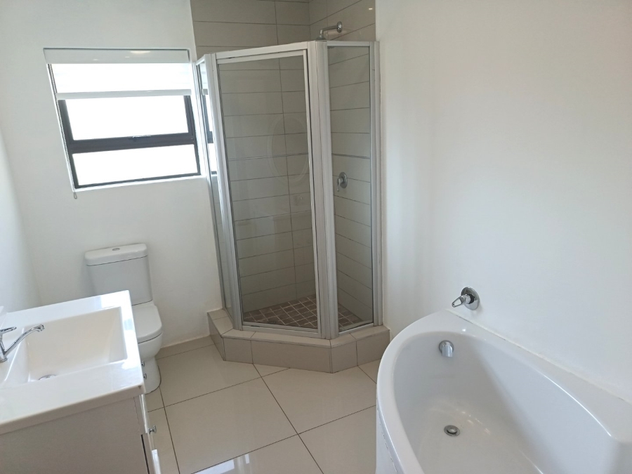 5 Bedroom Property for Sale in Silver Lakes Golf Estate Gauteng
