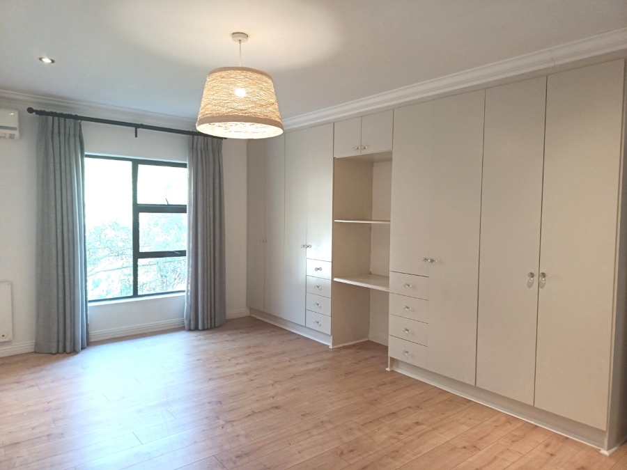 5 Bedroom Property for Sale in Silver Lakes Golf Estate Gauteng