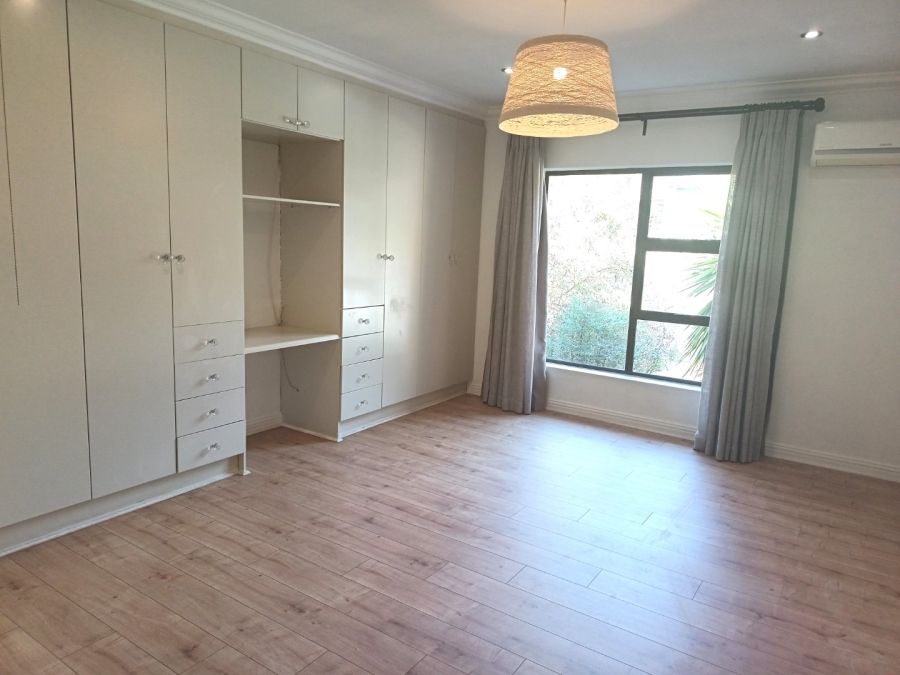 5 Bedroom Property for Sale in Silver Lakes Golf Estate Gauteng