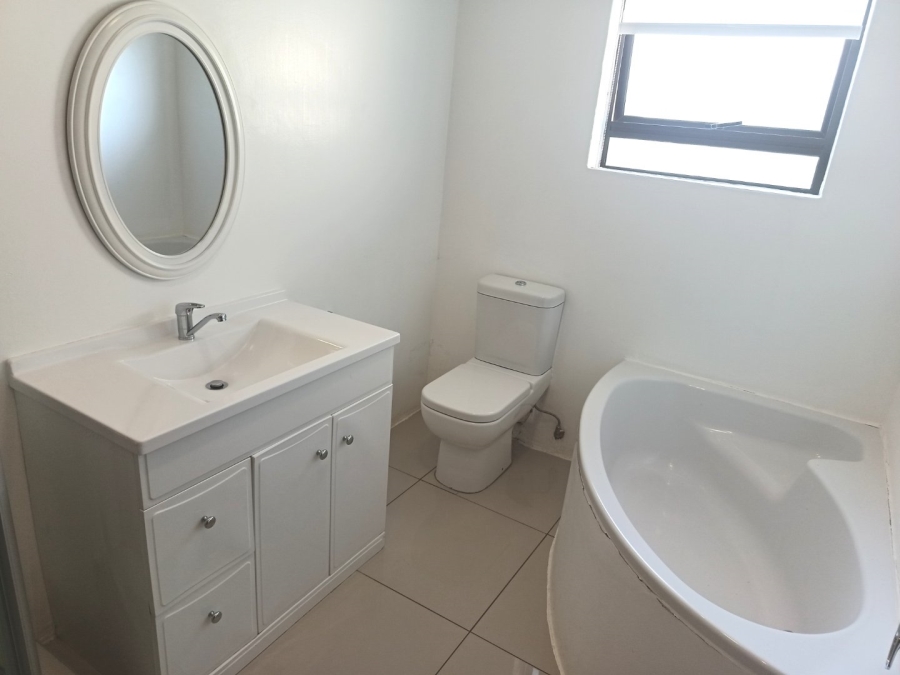 5 Bedroom Property for Sale in Silver Lakes Golf Estate Gauteng