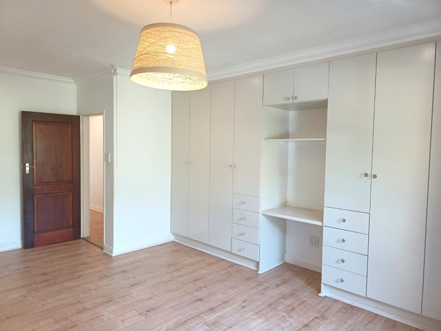 5 Bedroom Property for Sale in Silver Lakes Golf Estate Gauteng