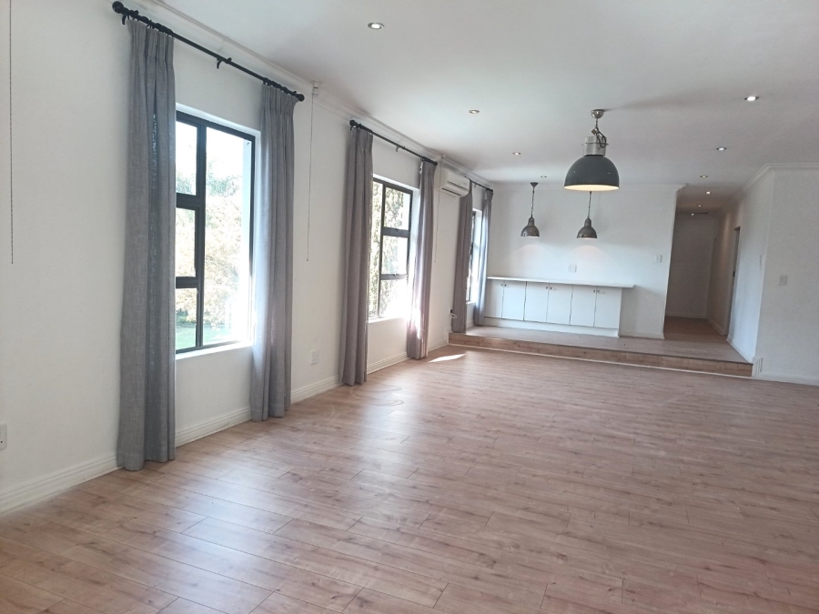 5 Bedroom Property for Sale in Silver Lakes Golf Estate Gauteng