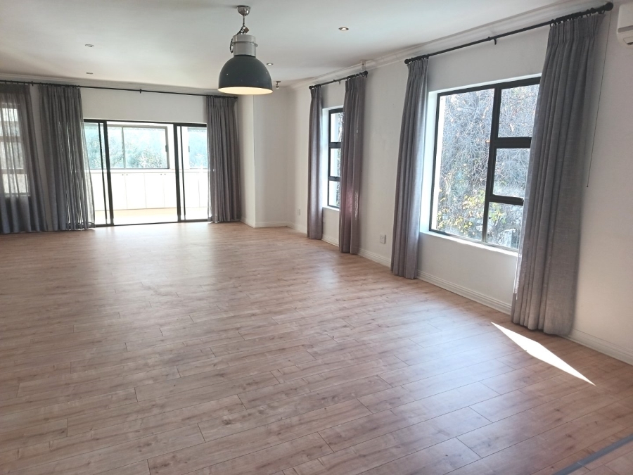 5 Bedroom Property for Sale in Silver Lakes Golf Estate Gauteng