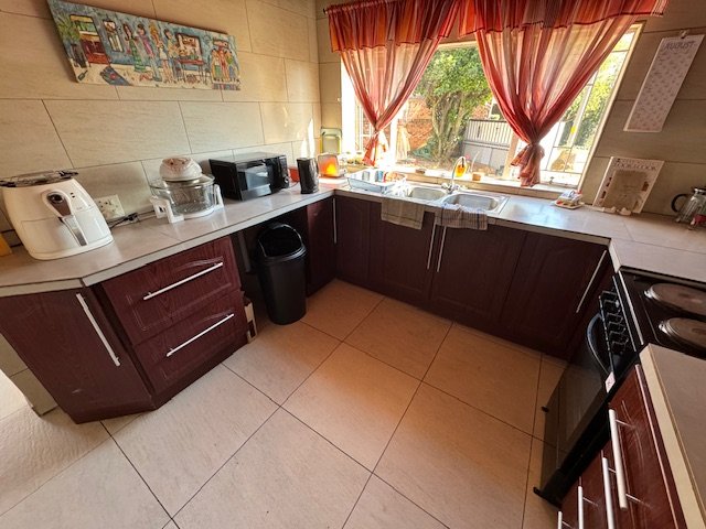 5 Bedroom Property for Sale in Edleen Gauteng