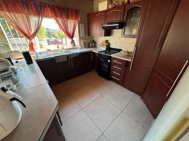 5 Bedroom Property for Sale in Edleen Gauteng