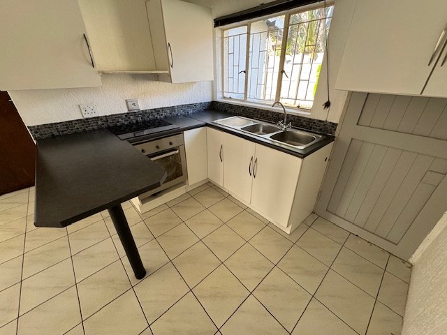 5 Bedroom Property for Sale in Edleen Gauteng