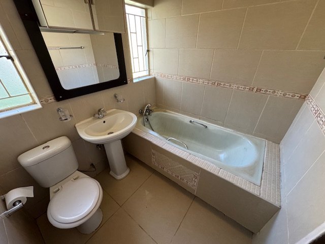 5 Bedroom Property for Sale in Edleen Gauteng