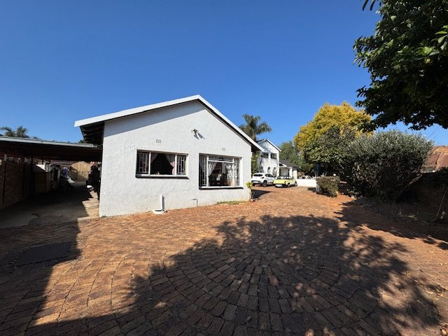 5 Bedroom Property for Sale in Edleen Gauteng