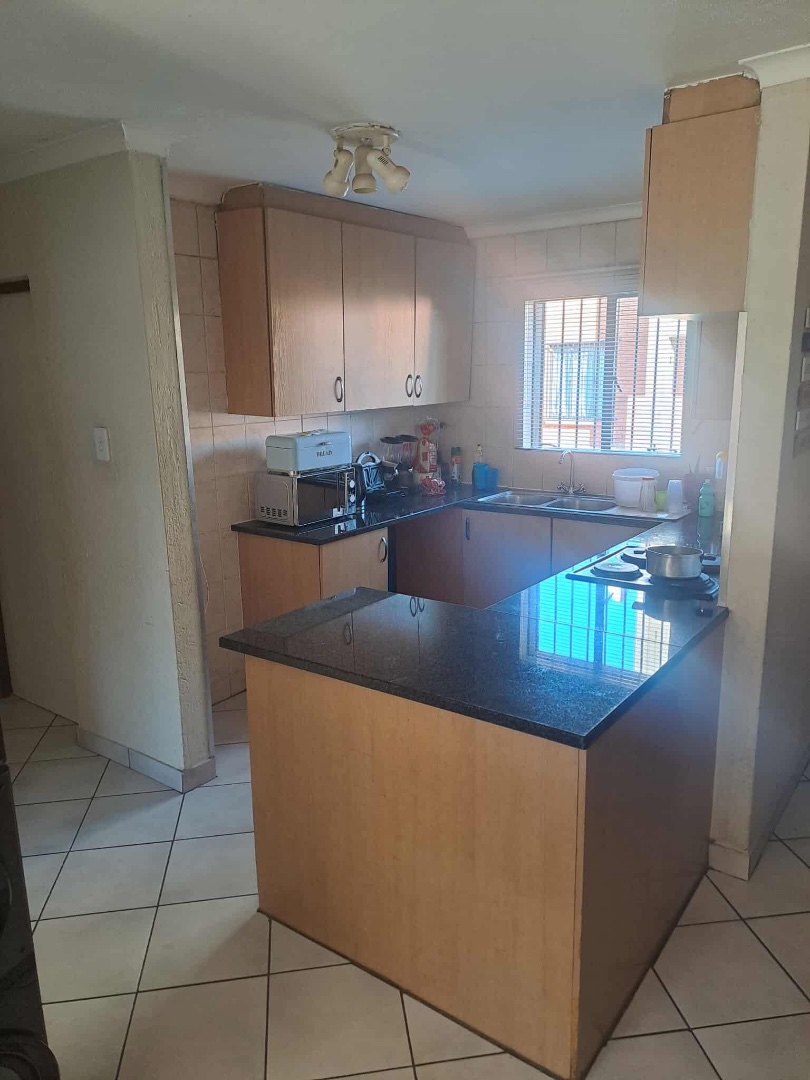 To Let 2 Bedroom Property for Rent in Theresa Park Gauteng