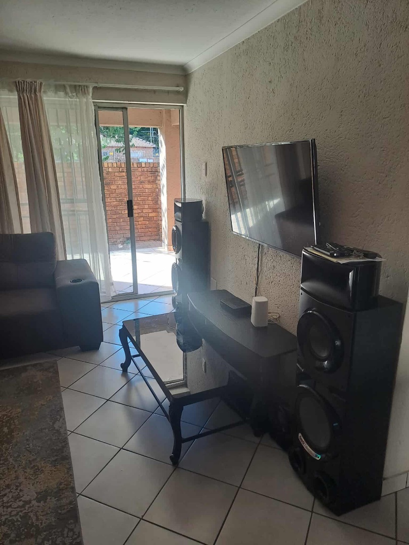 To Let 2 Bedroom Property for Rent in Theresa Park Gauteng