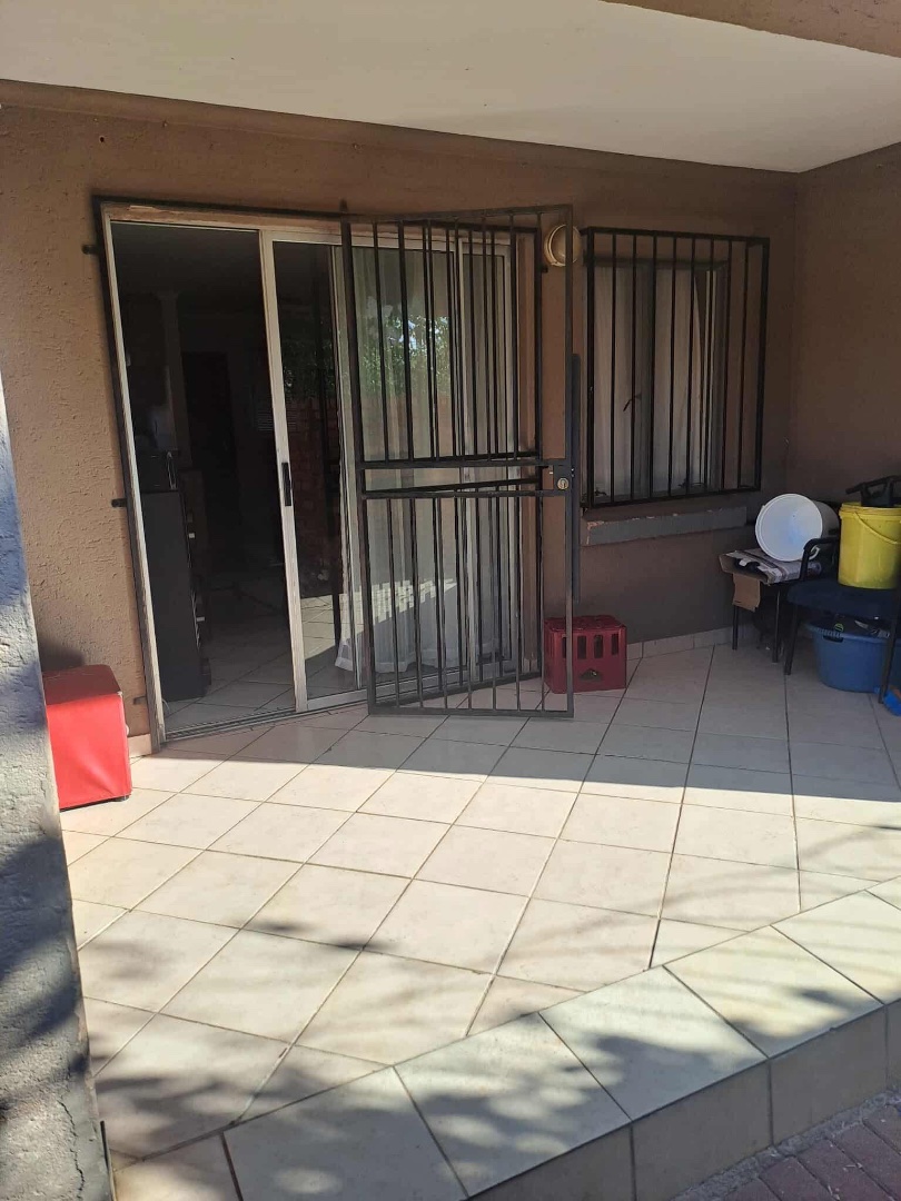 To Let 2 Bedroom Property for Rent in Theresa Park Gauteng