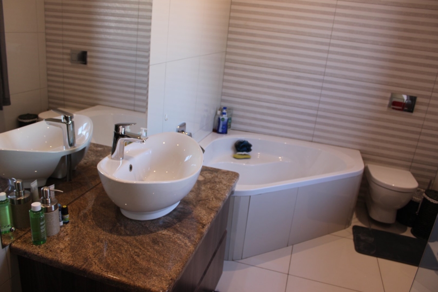 5 Bedroom Property for Sale in Centurion Golf Estate Gauteng