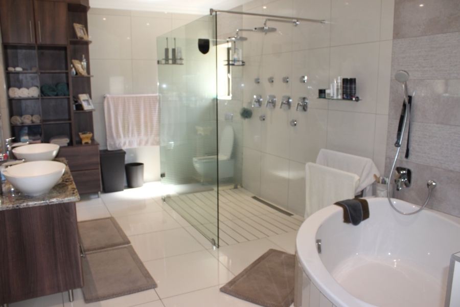 5 Bedroom Property for Sale in Centurion Golf Estate Gauteng