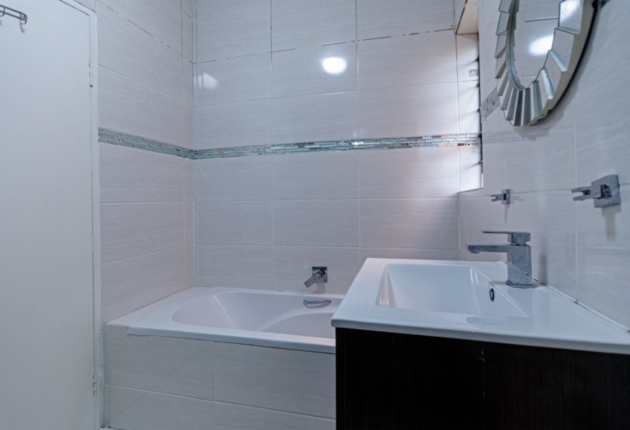 2 Bedroom Property for Sale in Sunninghill Gauteng