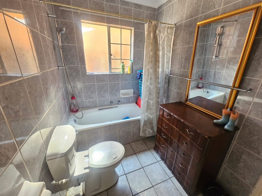 2 Bedroom Property for Sale in Eldoraigne Gauteng