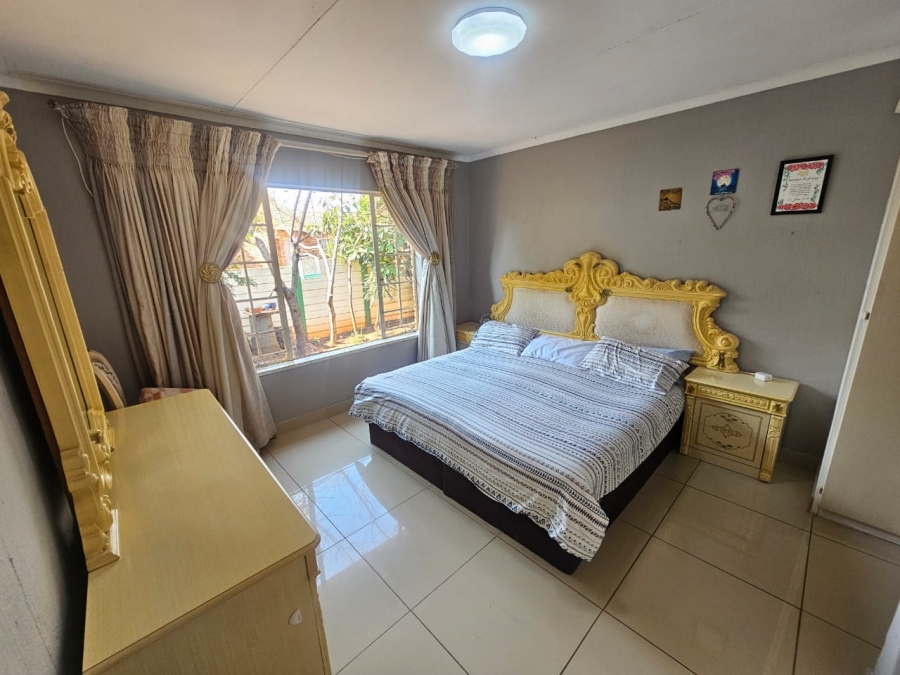 2 Bedroom Property for Sale in Eldoraigne Gauteng