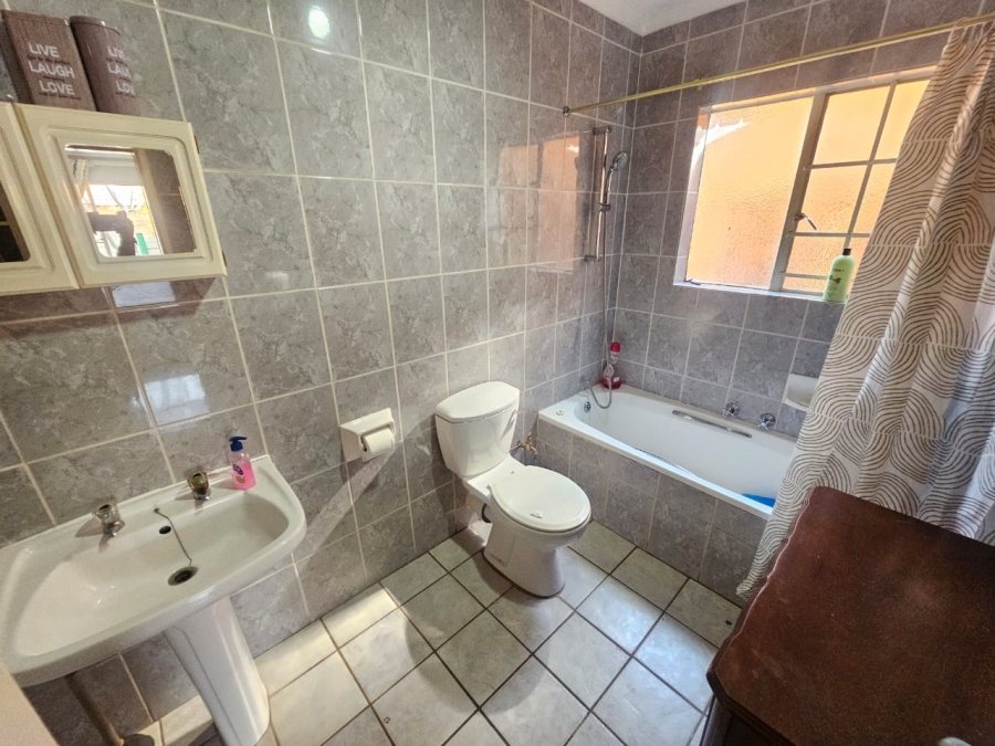 2 Bedroom Property for Sale in Eldoraigne Gauteng