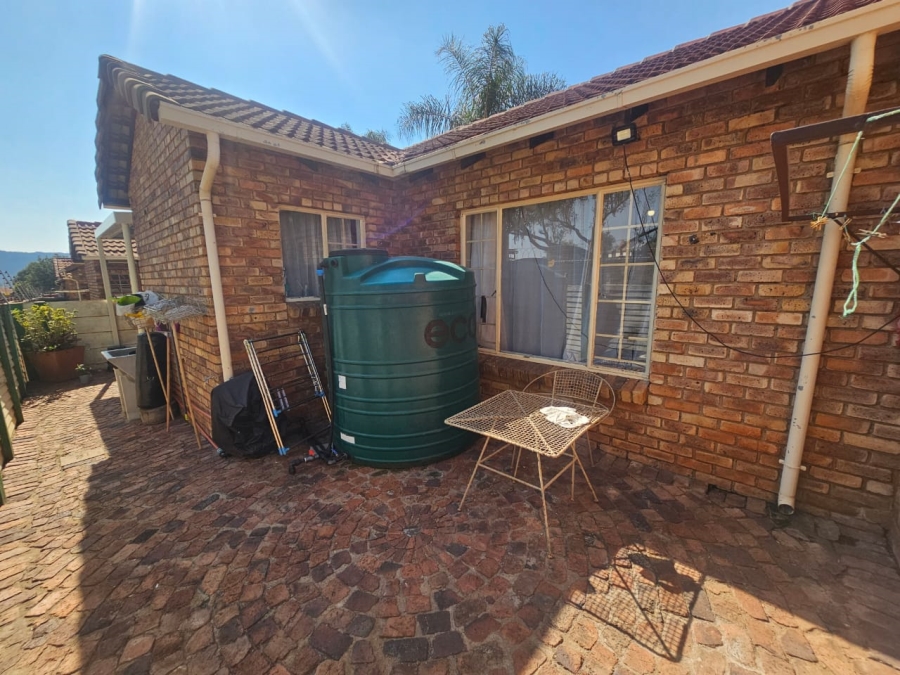 2 Bedroom Property for Sale in Eldoraigne Gauteng