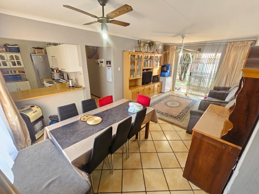 2 Bedroom Property for Sale in Eldoraigne Gauteng