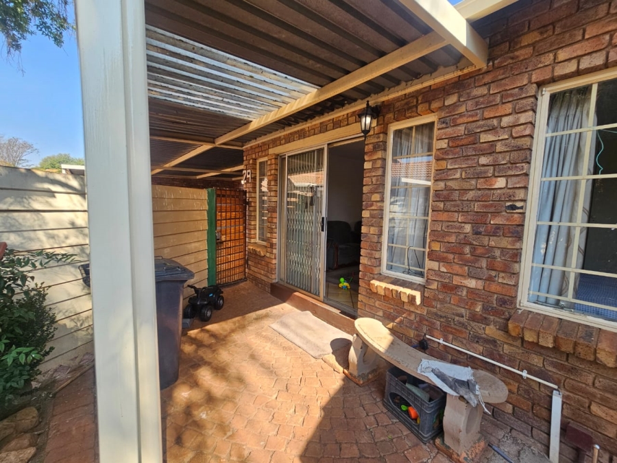2 Bedroom Property for Sale in Eldoraigne Gauteng