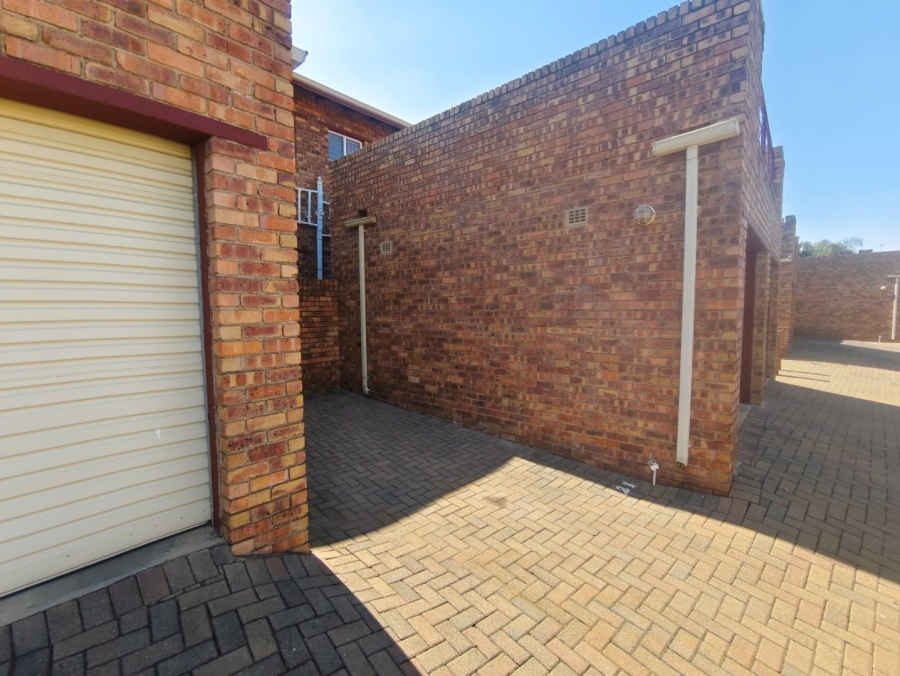 2 Bedroom Property for Sale in Bartlett Gauteng