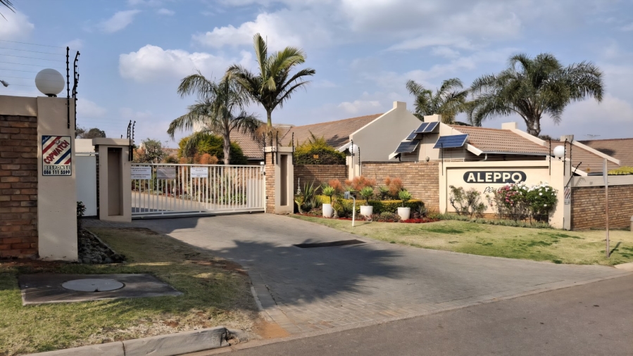 2 Bedroom Property for Sale in Rooihuiskraal North Gauteng