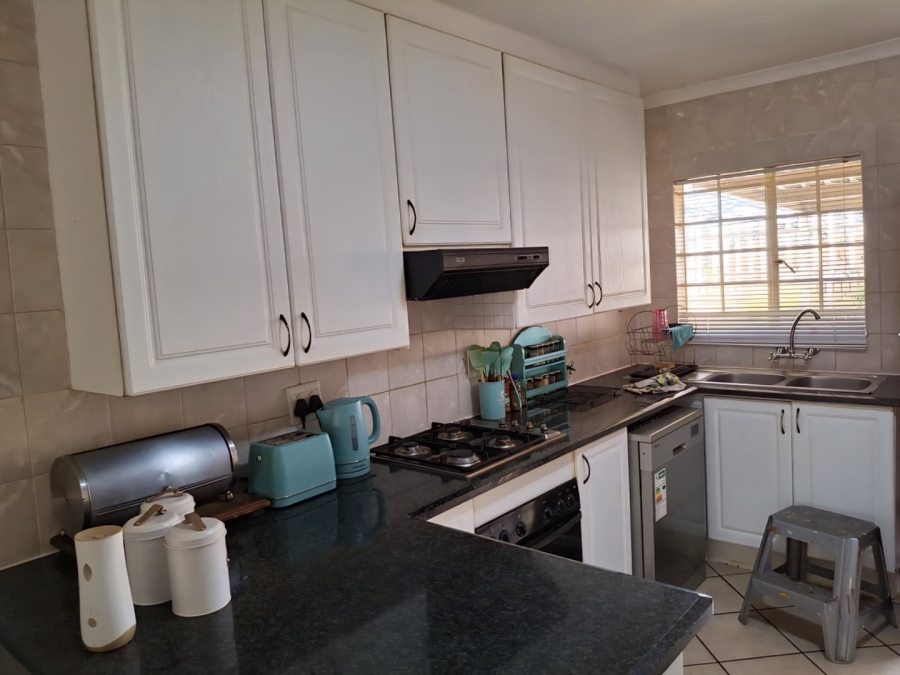 2 Bedroom Property for Sale in Rooihuiskraal North Gauteng