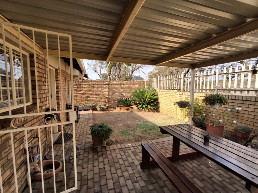 2 Bedroom Property for Sale in Rooihuiskraal North Gauteng