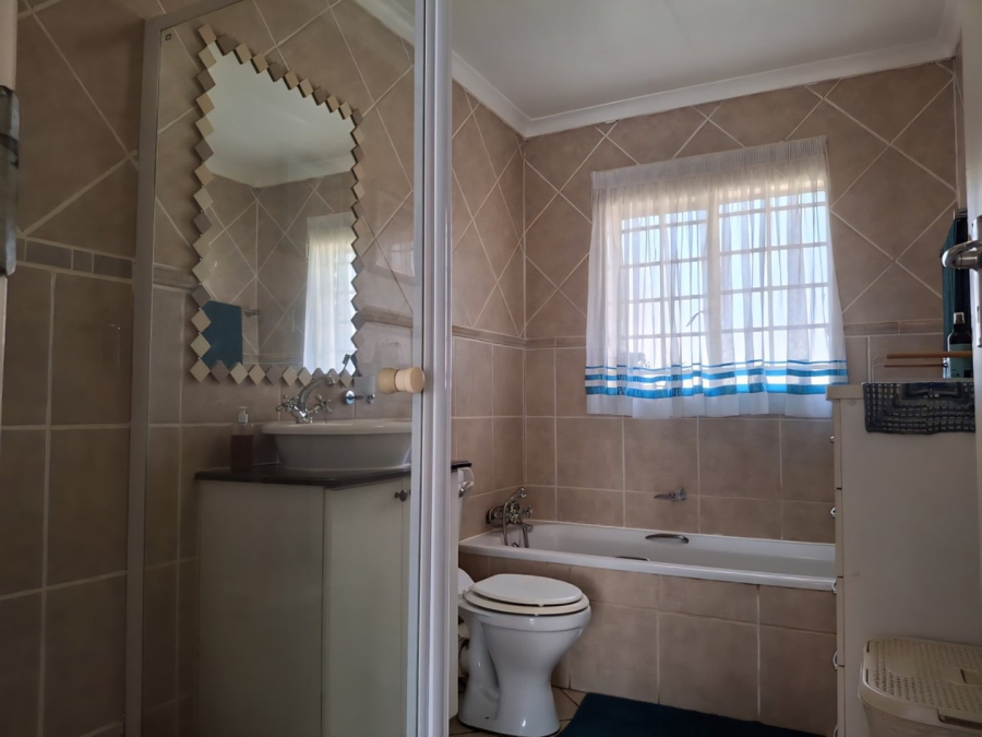 2 Bedroom Property for Sale in Rooihuiskraal North Gauteng