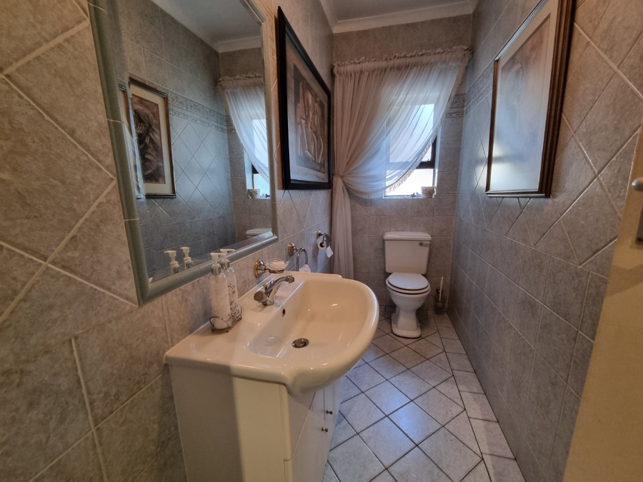 To Let 4 Bedroom Property for Rent in Bedfordview Gauteng