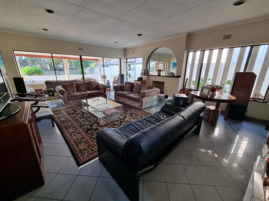 To Let 4 Bedroom Property for Rent in Bedfordview Gauteng